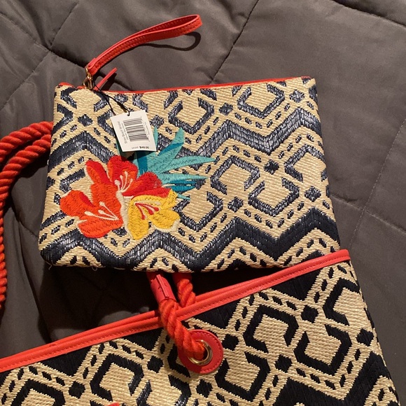 Vera Bradley Straw Pineapple Beach Bag and Wristlet - Picture 2 of 7